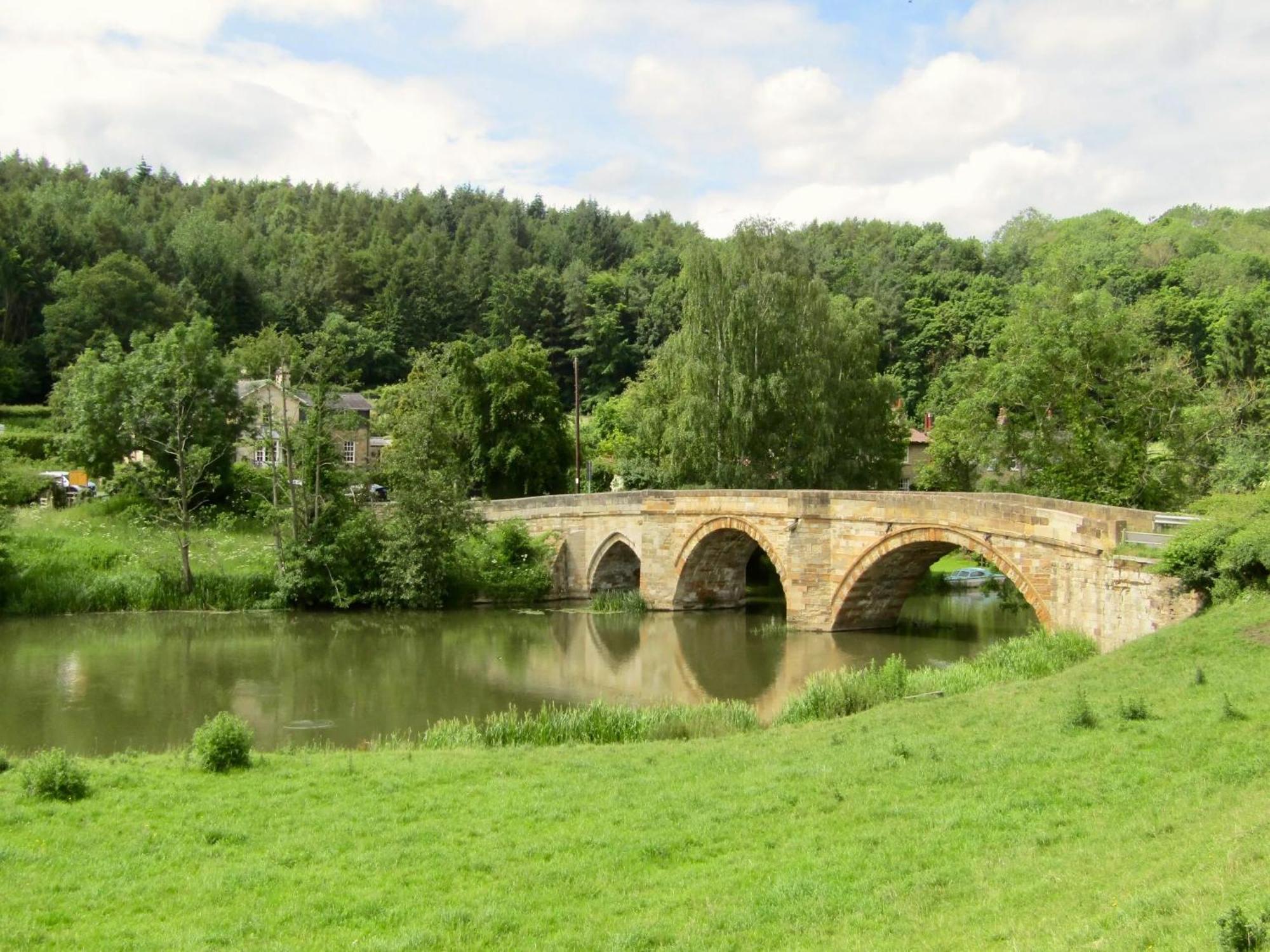 Hot Tub Lodge - York - Fishing Lakes - Free Parking - 5 Star Country Park - 5 Little Habton Dış mekan fotoğraf
